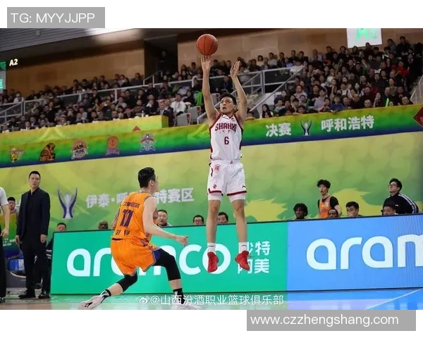 🏀俱乐部杯-上海7人上双大胜山东进决赛 洛夫顿21+7 陶汉林16+4